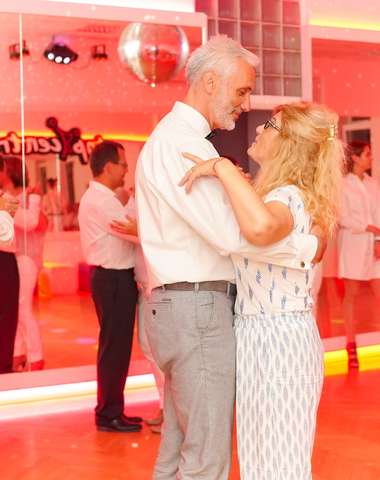 Naučíte sa štandardné tance ako napríklad waltz, valčík, tango či quickstep