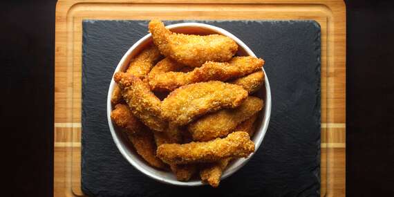 Kilo rezňov a Plzeň k tomu – dokonalý zážitok pre partiu gurmánov v Casa de Padel/Bratislava - Nové Mesto