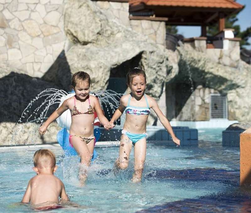 V kúpeľoch Sárvár v Maďarsku budú spokojné aj rodiny s deťmi