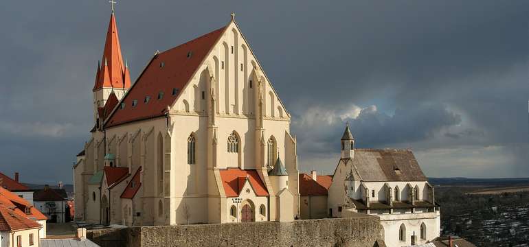 Znojmo je mesto na juhu Moravy s pôsobivým historickým centrom