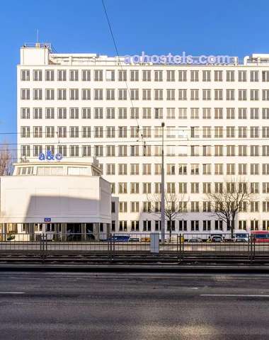 Hotel Wola vo Varšave má vynikajúcu polohu s ľahkou dostupnosťou do centra