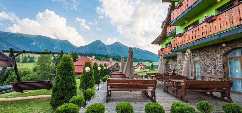 V lete je možnosť turistiky, cykloturistiky, oddychu, obdivovania historických a kultúrnych pamiatok
