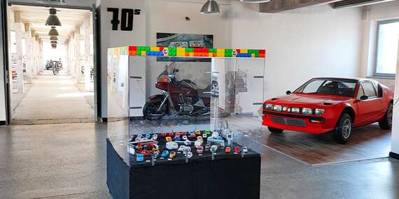 Objavte svet automobilových legiend v DOUBLE RED CARS MUSEUM: Najväčšie automobilové múzeum v srdci Európy!/Brezno