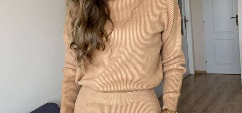 Elegantný dámsky úpletový komplet vo farbe camel