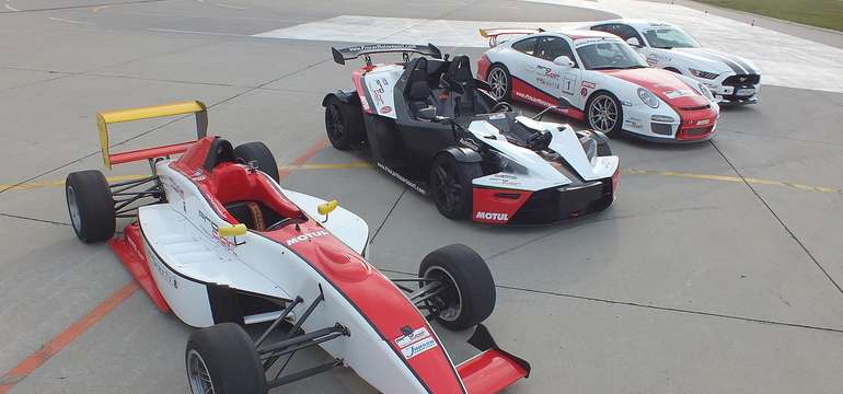 Formula, Porsche 911 v GT3 úprave alebo Mustang GT V8