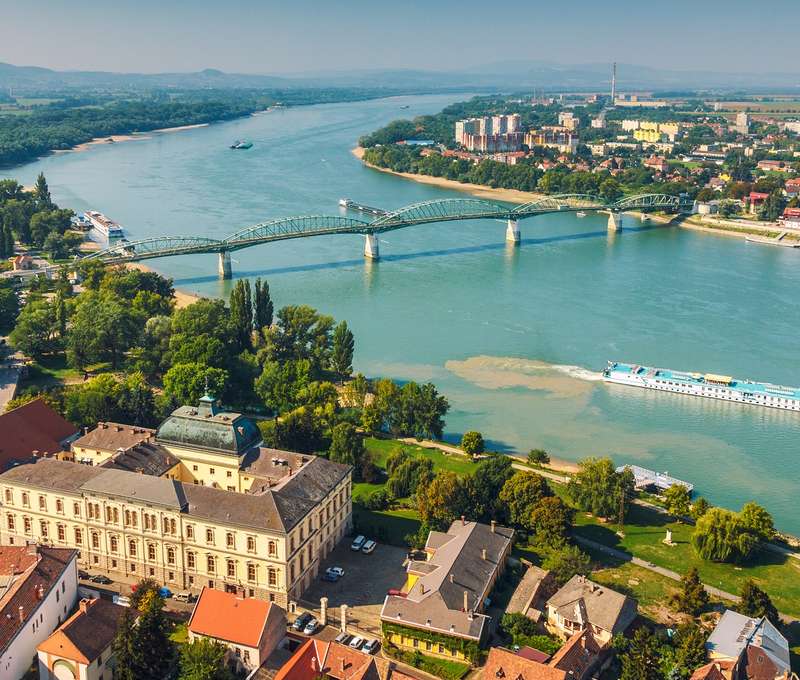 Výhľad na Štúrovo a Esztergom