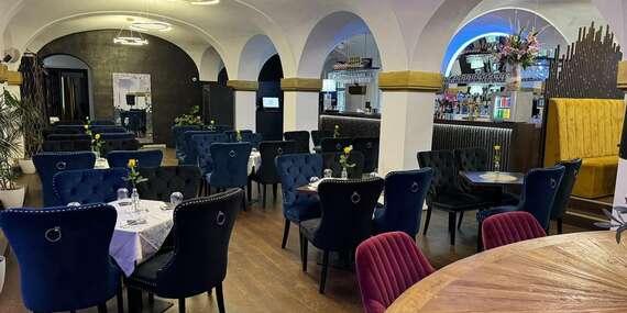 Luxusná chuť & zábava v jednom - burger, limonáda a biliard v reštaurácii Lux Flavour/Bratislava - Staré Mesto