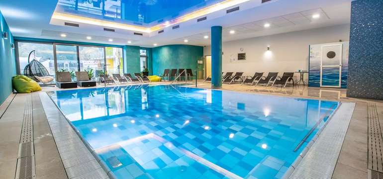 Relaxačný bazén s množstvom vodných atrakcií v hoteli PANORAMA**** v Trenčianskych Tepliciach