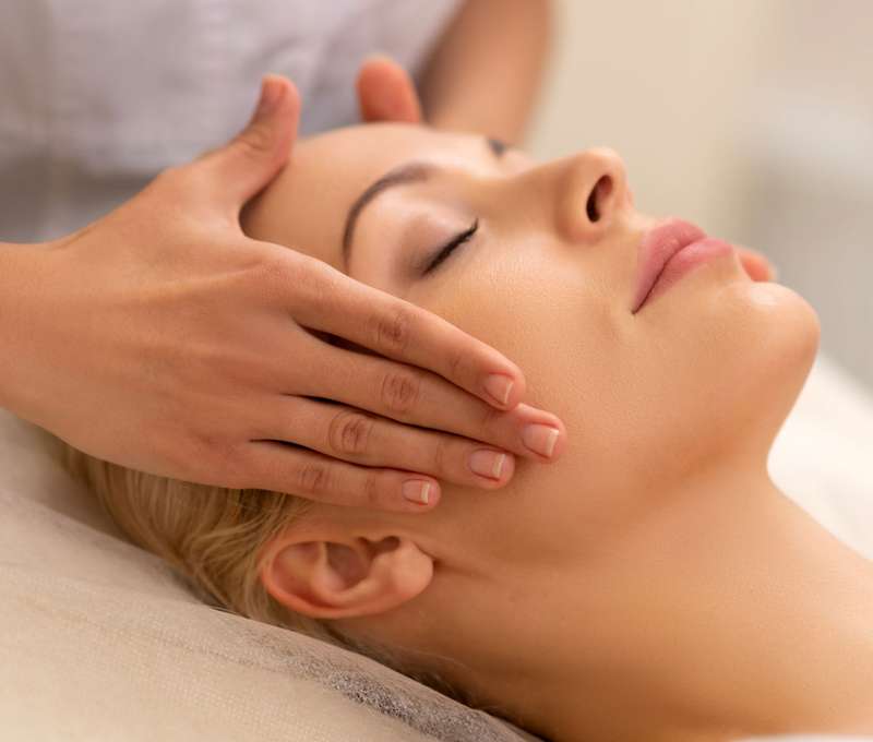 Beauté Aromatique - lymfatická masáž tváre v štúdiu krásy Mary Cohr