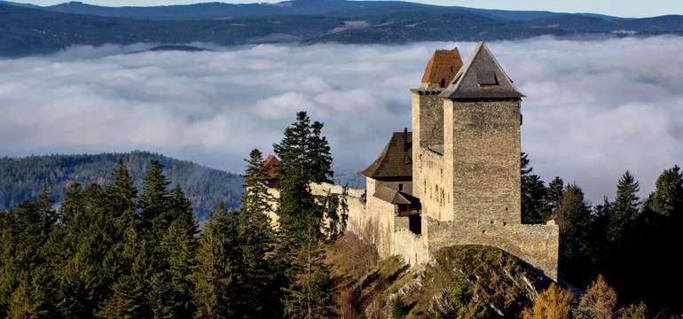 Hrad Kašperk je oblíbeným cílem výletů
