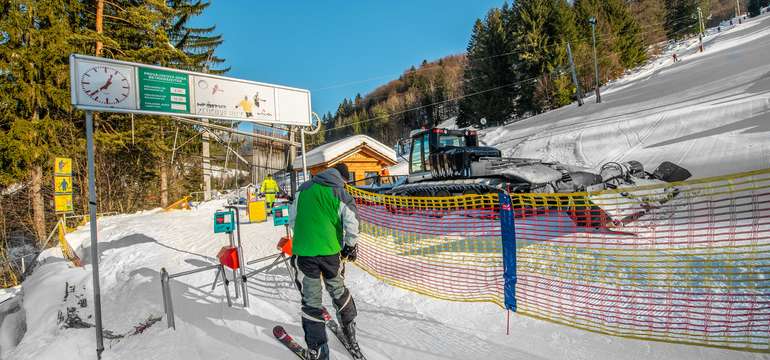 V stredisku s nadmorskou výškou 600 - 900 m n. m. si môžete vyberať z 5 vlekov