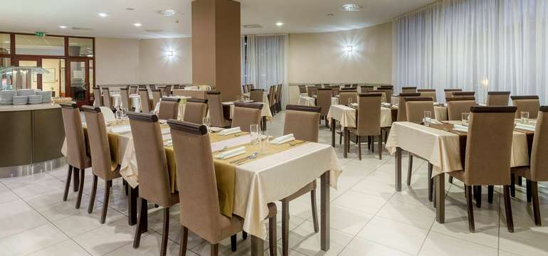 Wellness Hotel Patince****, Reštaurácia