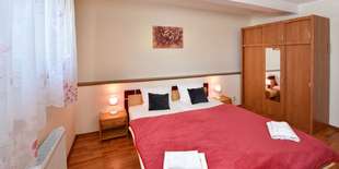 Dvojlôžková izba s manželskou posteľou