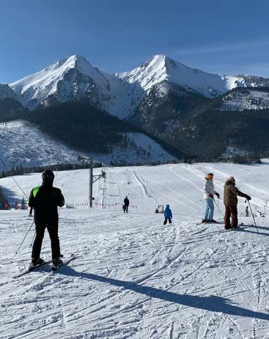 Lyžiarov poteší aj blízkosť Ski centra Strednica