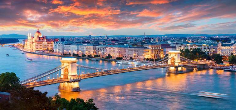 Hotel má výbornou polohu se snadnou dostupností do centra Budapešti