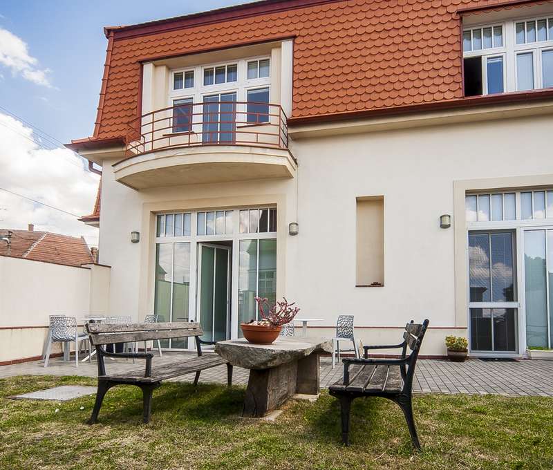 Hotel byl otevřen v roce 2009 nedaleko historického centra jihomoravského města Mikulov