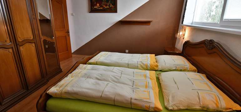 Ubytovanie vo veľkom hornom apartmáne s 3 spálňami (6+1)