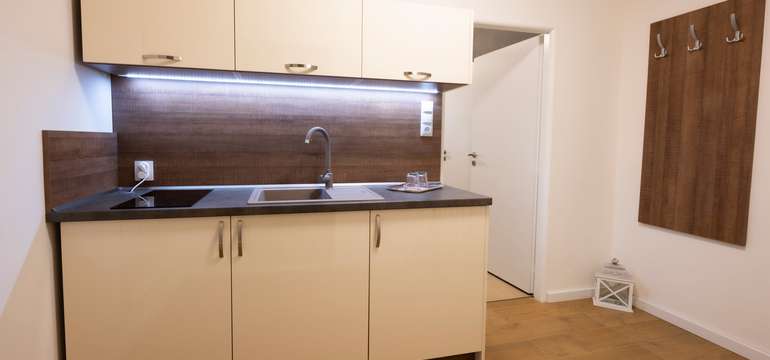 Apartmán s obývačkou, spálňou a predsieňou s kuchynkou