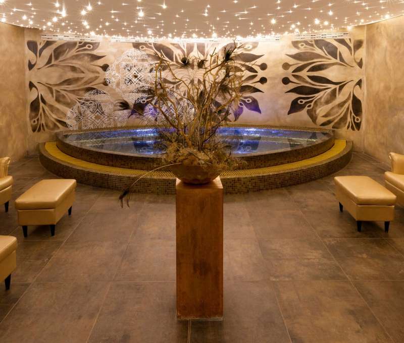 Oriental Luxury Spa (suchá, bylinková a parná sauna, vírivka)