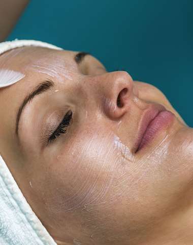 Chemický peeling alebo anti-akné ošetrenie