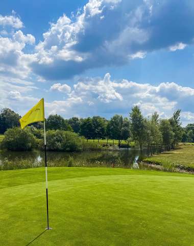 Nádherné 18-jamkové ihrisko Tri Duby Golf Resort
