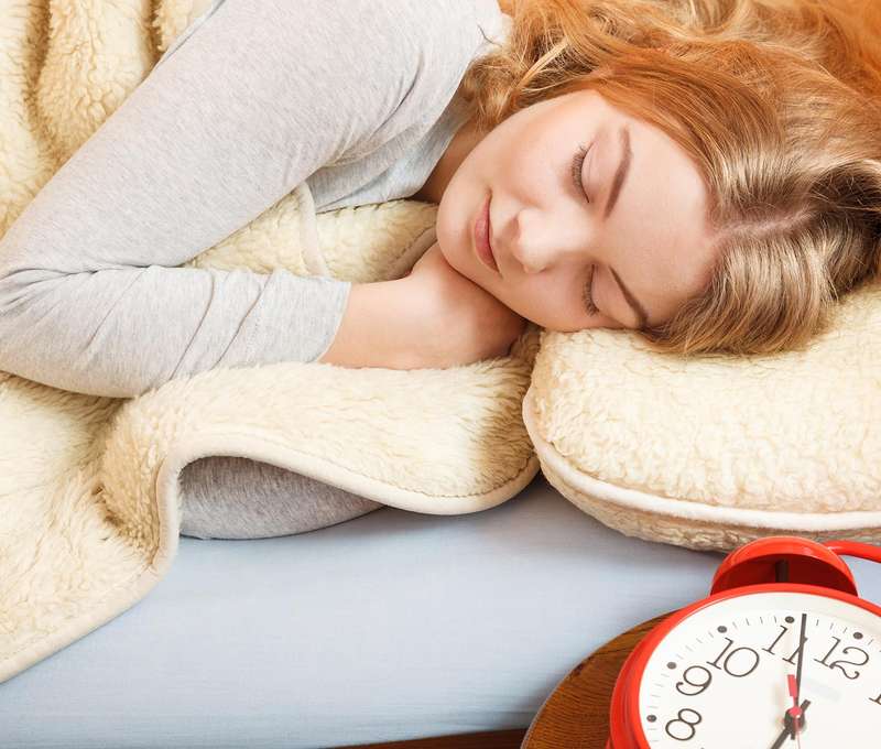 Kvalitná hrejivá prikrývka a vankúše zo 100 % ovčej vlny