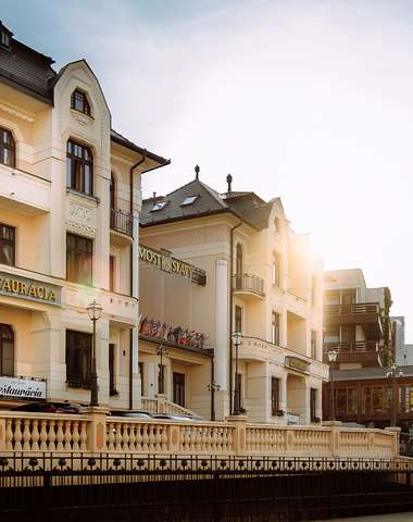 MOST SLÁVY*** je štýlový, kvalitne vybavený hotel v svetoznámych Trenčianskych Tepliciach