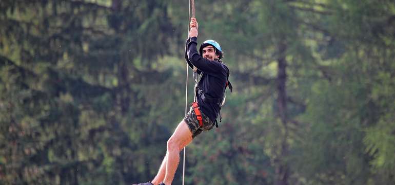 Adrenalínová jazda na kladke: Vyskúšajte obrí Zipline v Čutkove!