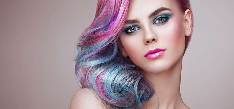 Profesionálny strih a fúkaná s profesionálnou hairstylistkou