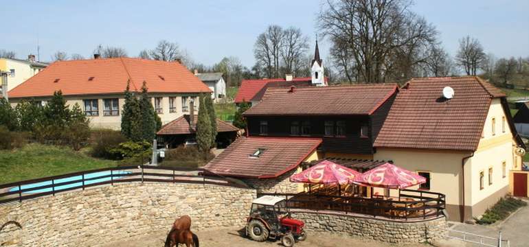 Stylové prostředí je ideálním východiskem pro výlety - je možné si půjčit i kola
