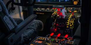 Realistický letecký simulátor B738-M