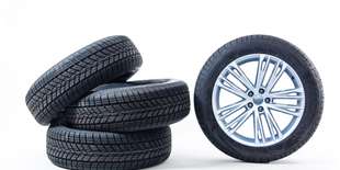 Kompletné prezutie pneumatík alebo prehodenie kolies na diskoch s vyvážením