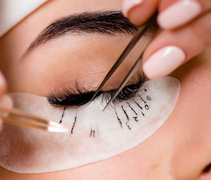 Lash lift alebo predĺženie mihalníc