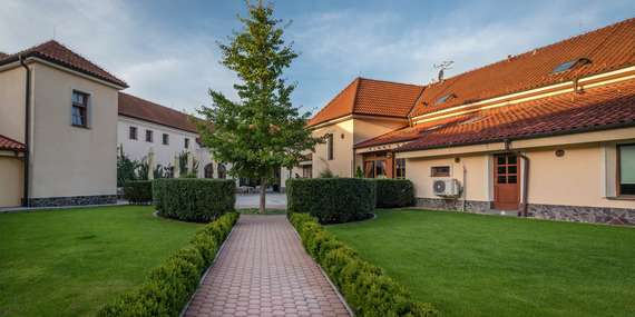 Romantika v zámku Chateau Krakovany se vstupem do wellness centra / Slovensko - Piešťany - Krakovany