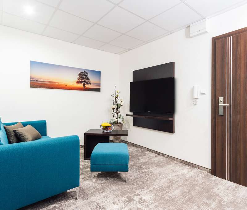 Izby majú rozlohu 42 m2 a sú vybavené moderným nábytkom