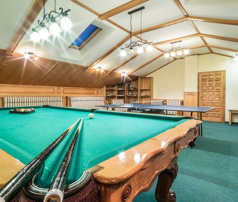 V hoteli sú k dospozícii aj biliard, stolný tenis a fitness centrum
