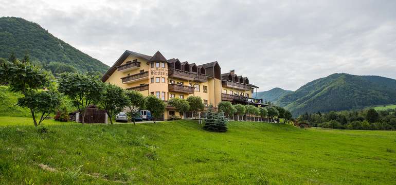 Hotel Bránica**** sa nachádza 22 km od krajského mesta Žilina