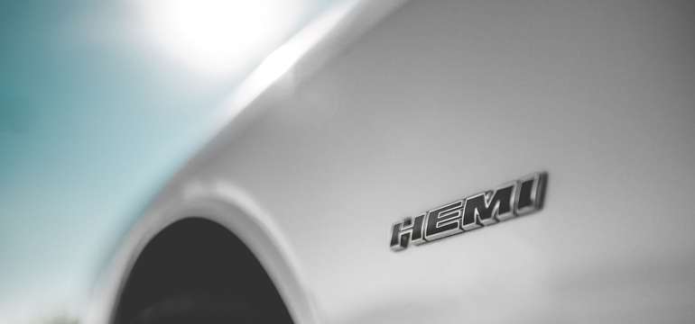 Jedinečný zážitok za volantom nadupaného Dodge Challengera V8 HEMI 5.7l
