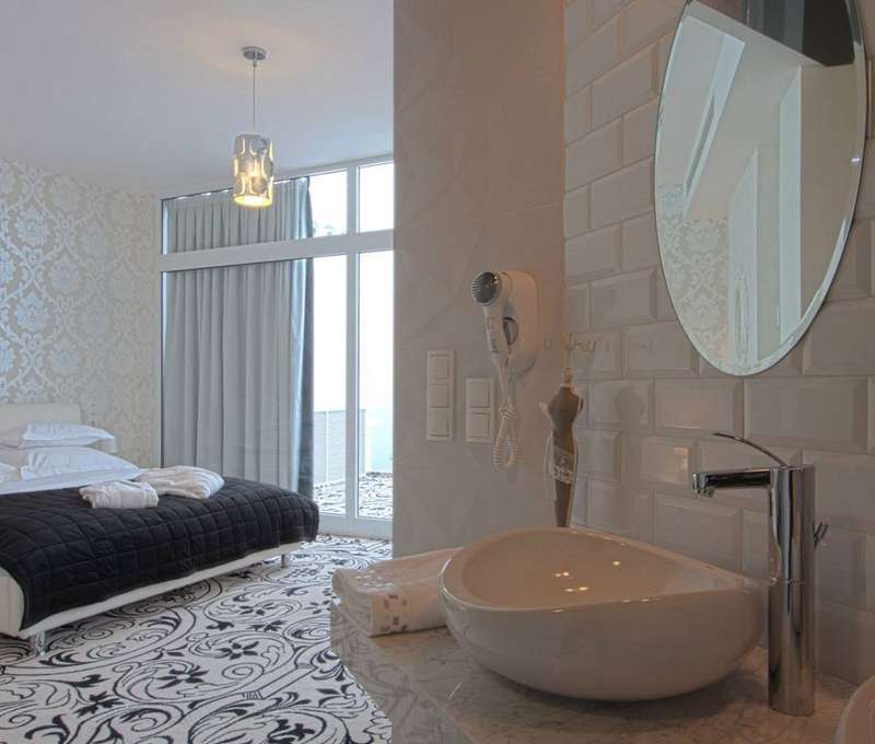 Biely apartmán v hoteli Lenart**** si obľúbili aj mladomanželia