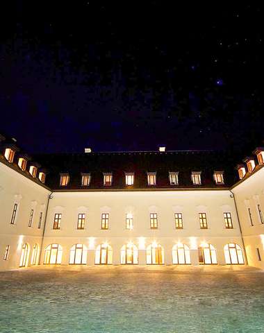 Hotel disponuje 55 izbami v ôsmich kategóriách