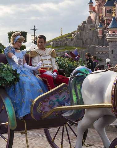 Celý den strávíte ve světě fantazie zábavního parku Disneyland