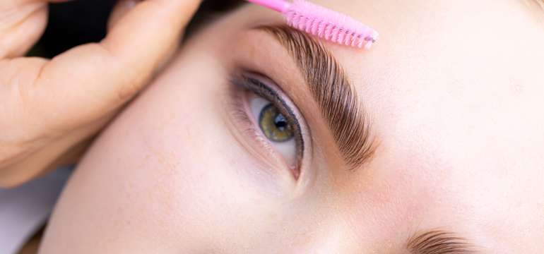 Laminácia obočia pre dámy v salóne Skin Care Institute