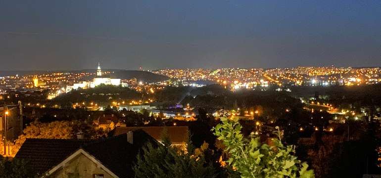 Najkrajšie výhľady na panorámu mesta Nitra a romantické západy slnka