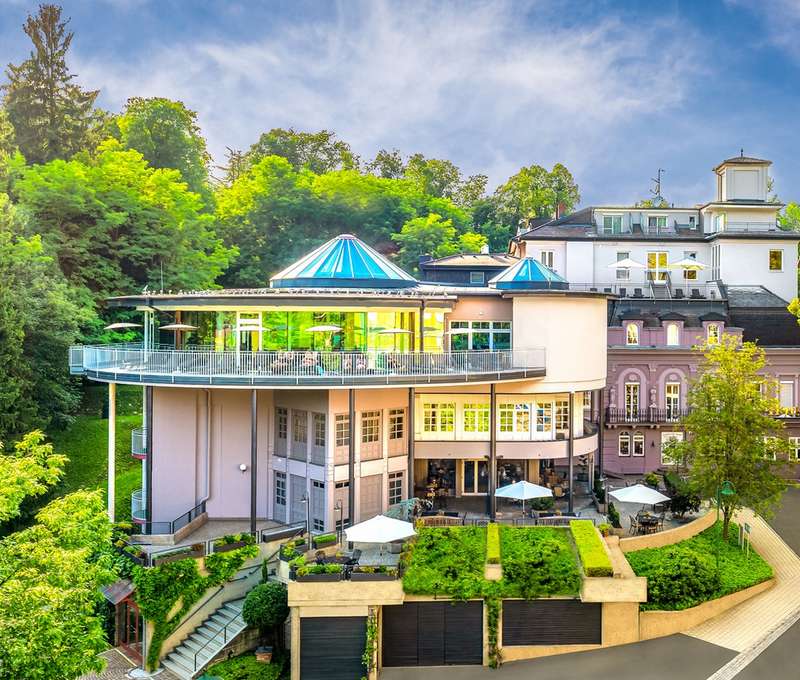 Wellnesshotel Allmer**** obklopený historickým parkom