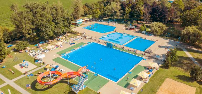 Wellness Hotel Patince****, výhľad na vonkajší areál
