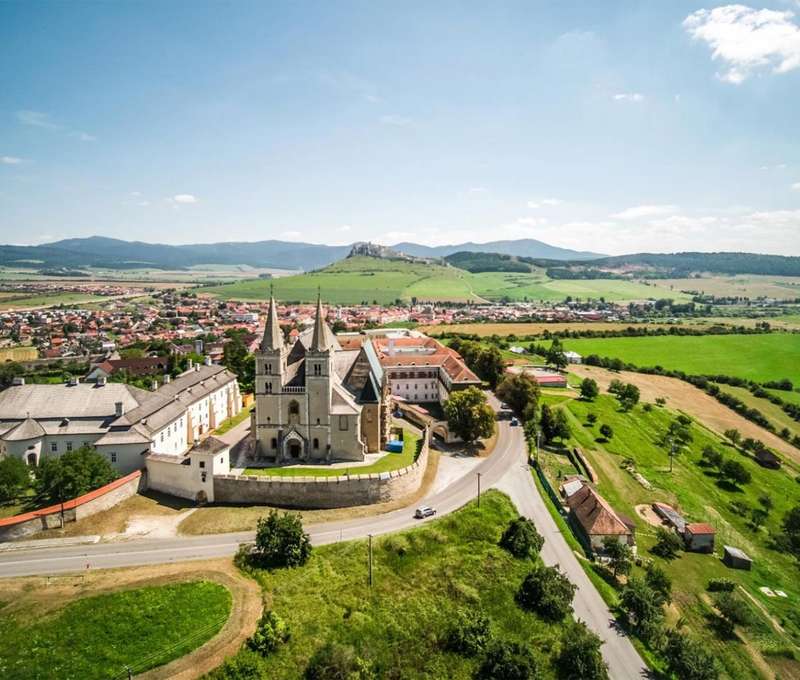Penzión Lacov Dom sa nachádza v obci Klčov blízko Spišského hradu a Levoče