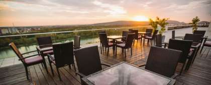 Ako chutí romantická večera s výhľadom na Bratislavu? Testovali sme Restaurant Parlament