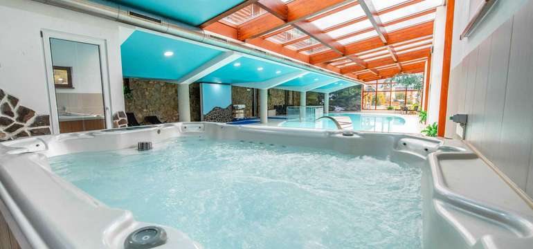 Wellness centrum ponúka na oddych bazén, vírivku aj 3 druhy sáun