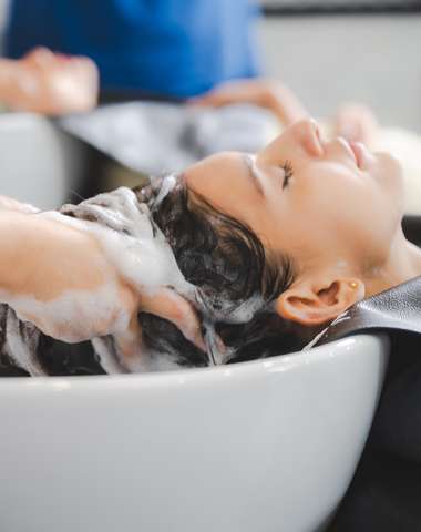 Profesionálny strih a fúkaná s profesionálnou hairstylistkou