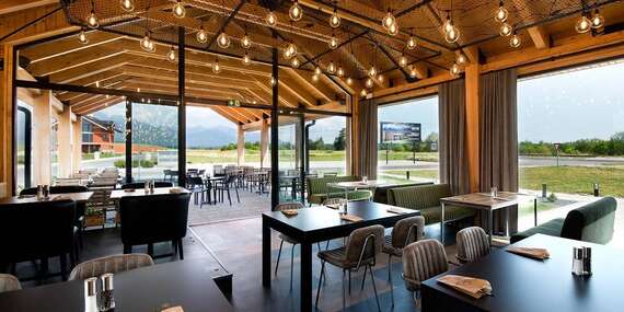 Hamburgery s hranolčekmi a omáčkou podľa vlastného výberu v reštaurácii Rock Farm vo Veľkej Lomnici/Vysoké Tatry - Veľká Lomnica